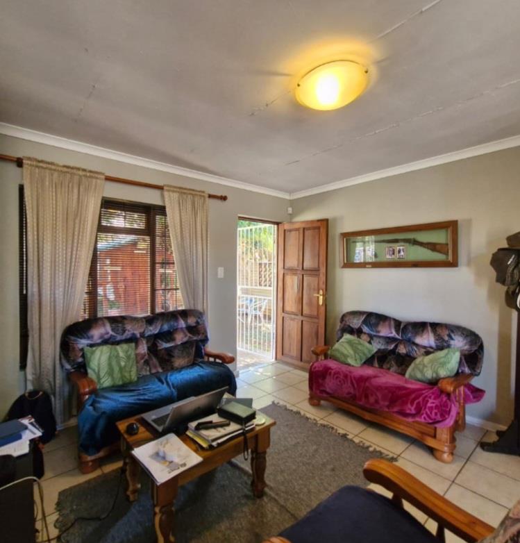 2 Bedroom Property for Sale in Langenhovenpark Free State